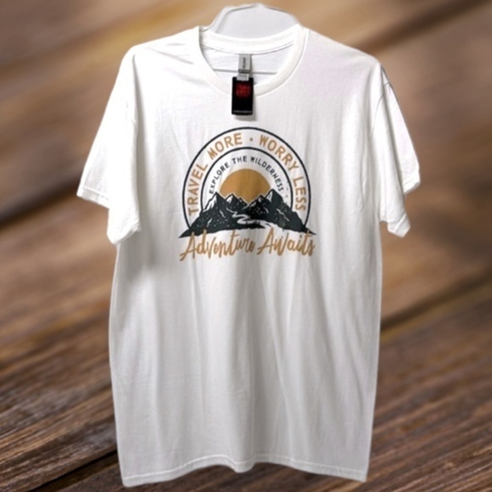 United souvenir apparel NWT white Gildan T-shirt unisex sz XL travel more (1437)